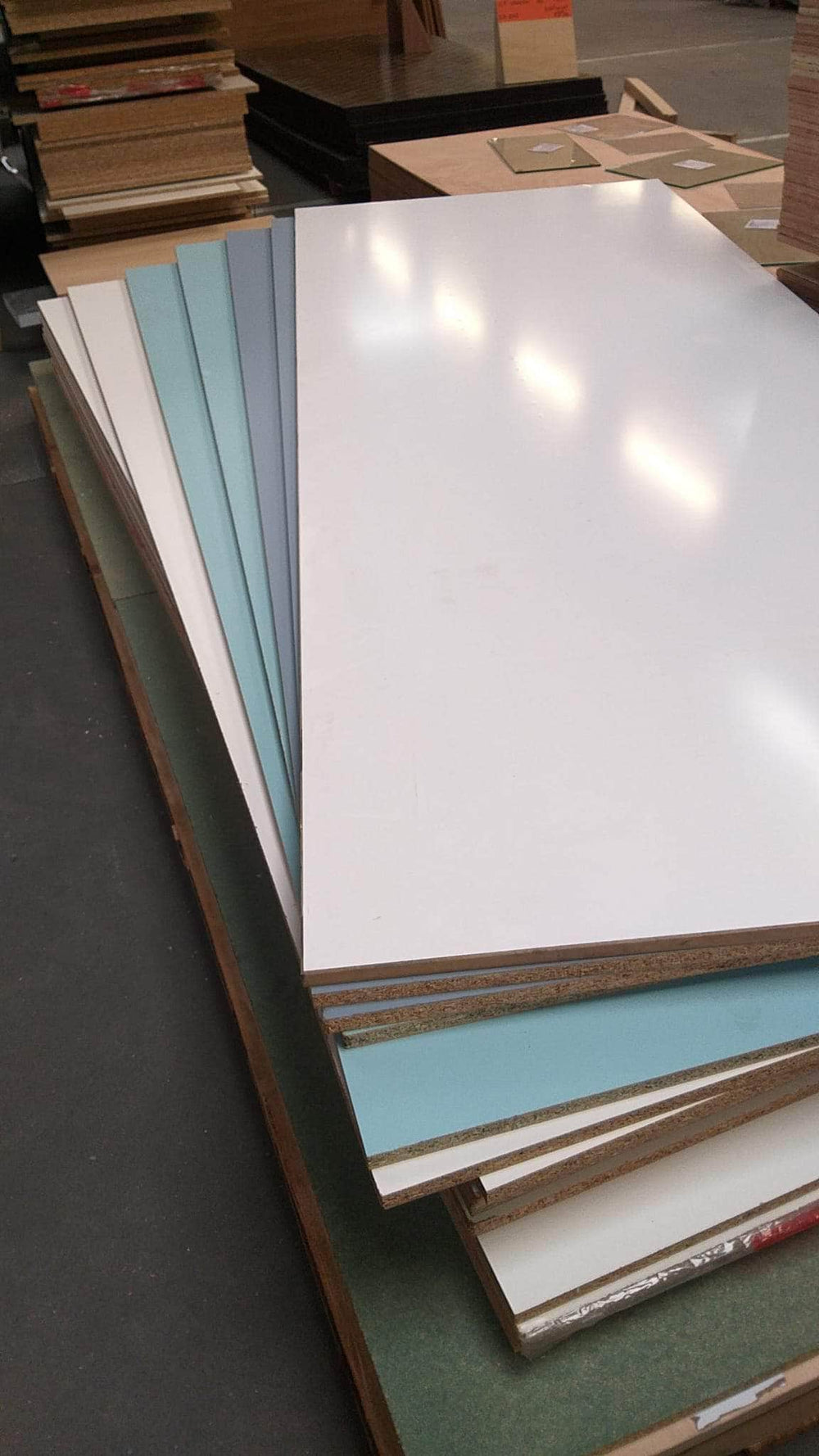 Panneaux (réemploi)  -  Chutes de panneaux MDF stratifiées - 940 x 35 ep.20 mm, coloris blanc (réemploi)
