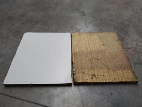 Cloison, isolation (réemploi)  -  Chutes de dalle faux plafond laine de verre revêtue coloris gris, 80x70 cm, ép. 50 mm (réemploi)