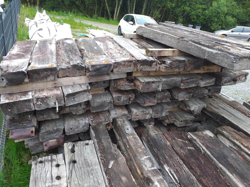 Bois brut (réemploi)  -  Traverses en bois exotique sections 150x300 mm, longueur 1,2 ml (réemploi)