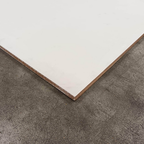 Contreplaqué okoumé pré-peint - 2500 x 1220 x 18 mm (défaut visuel)