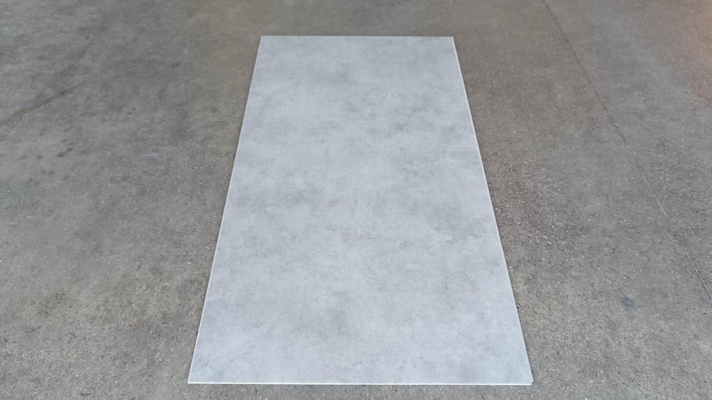 Sol PVC  -  Sol PVC-SPC imitation carrelage gris moyen classic - 915 x 474 × 5.5mm sous-couche intégrée (SPC103)