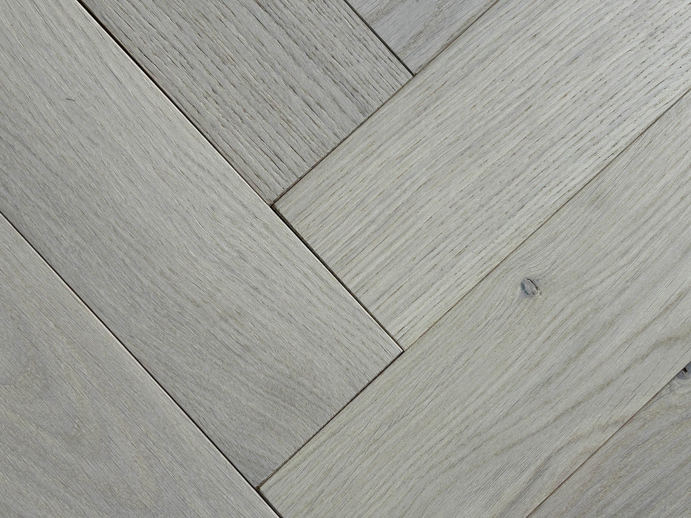 Parquet Contrecollé  -  Contrecollé Baton Rompu chêne couleur Snow - Rainure-languette - gamme BATON-S10H -  610 x 92 x 10 mm - Cabbani ref 20