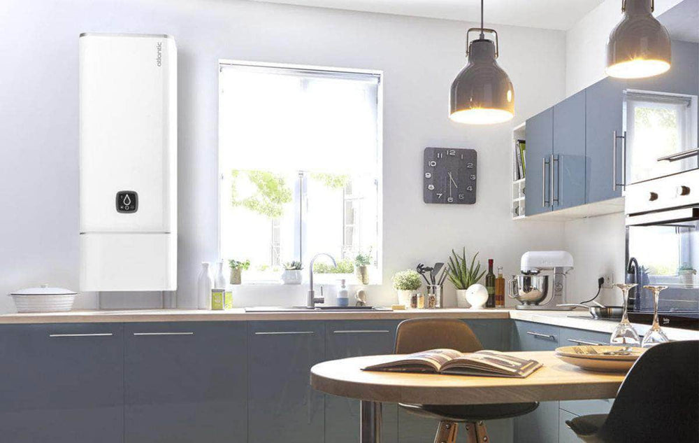 Chauffe-eau électrique Linéo plat connecté vertical mural blanc 120L Réf 157214