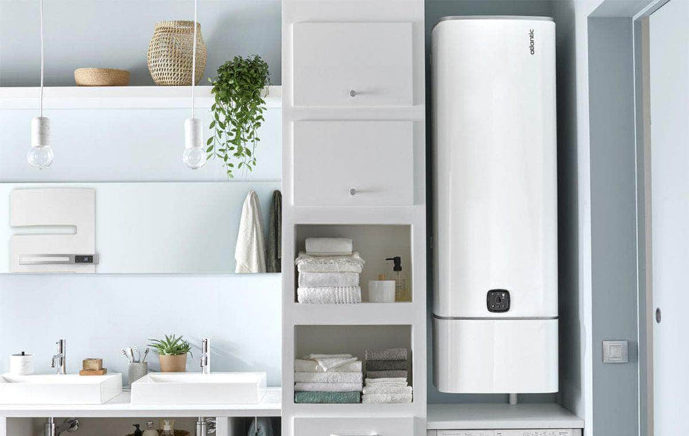 Chauffe-eau électrique Linéo plat connecté vertical mural blanc 120L Réf 157214