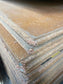 Réemploi  -  Panneau aggloméré RL4 1250x2600mm, ép 25mm, revêtement blanc 1 face, âme teintée rose (réemploi)