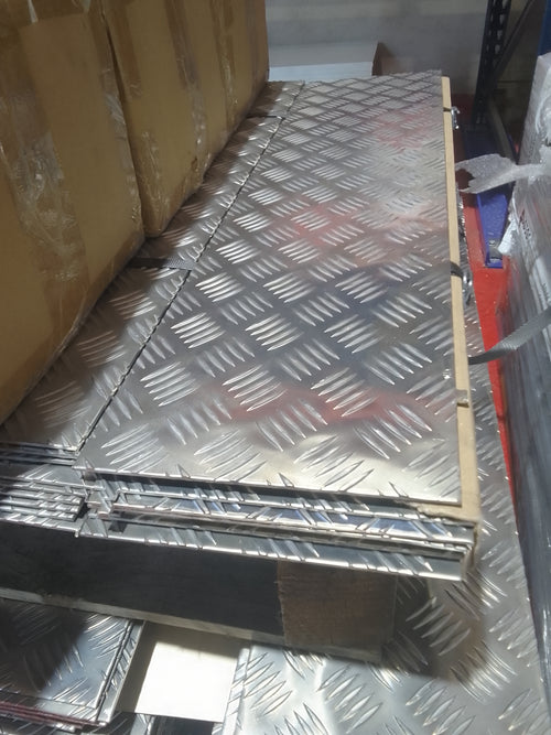 Tôle aluminium  - 870 x 220 mm (damier)