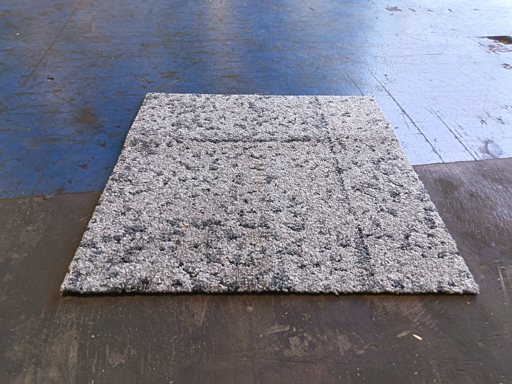 Dalle moquette gris tacheté noir - 500 x 500 mm - Desso