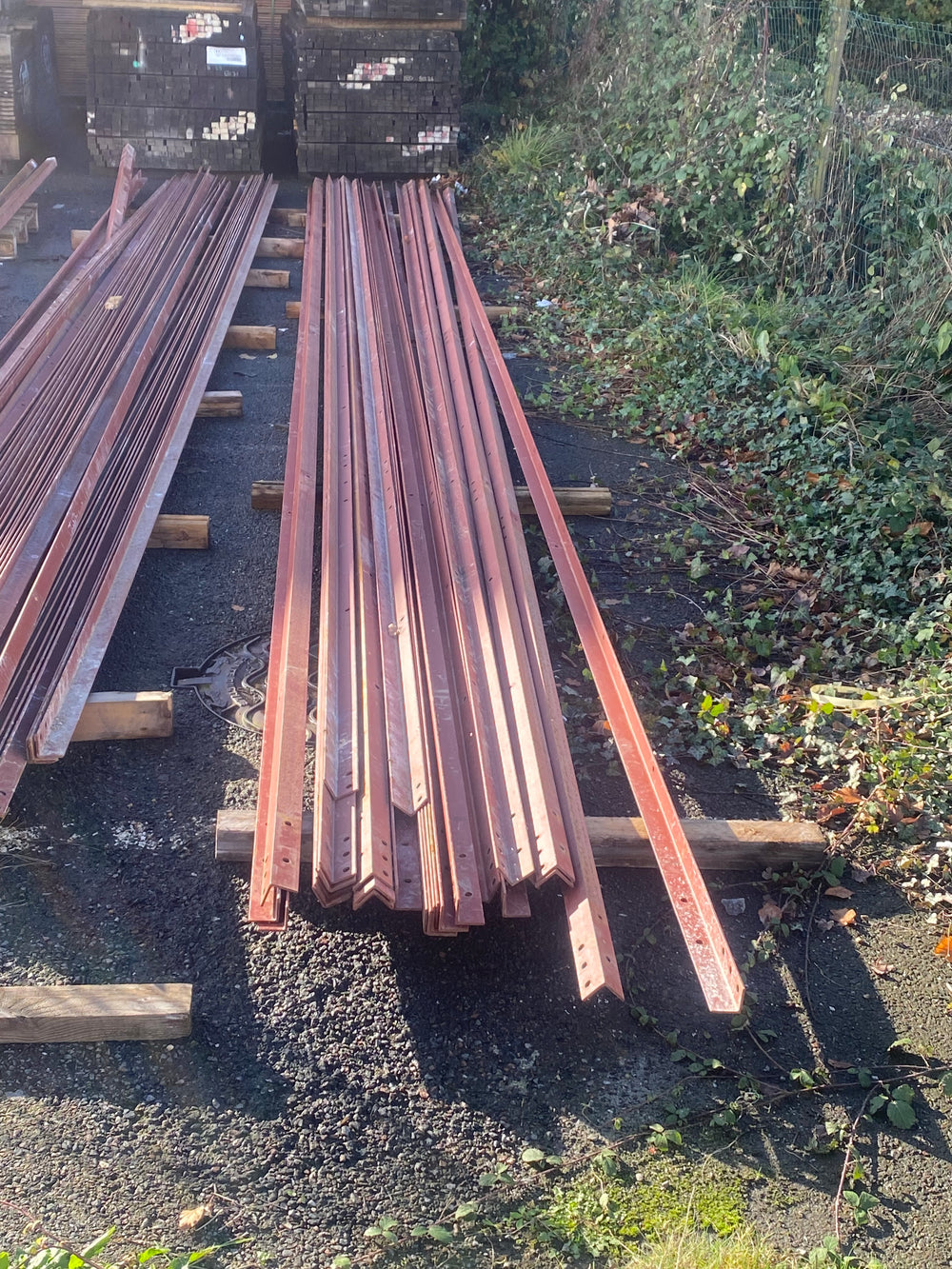 Profilé cornière acier rouge - 50 x 50 x 4 mm - L=8.3m