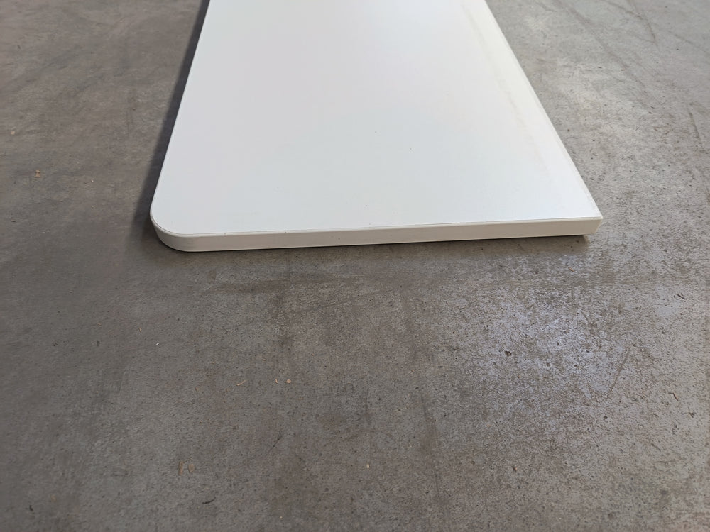 Tablette aggloméré blanc - 1600 x 360 x 18 mm (bord arrondi)