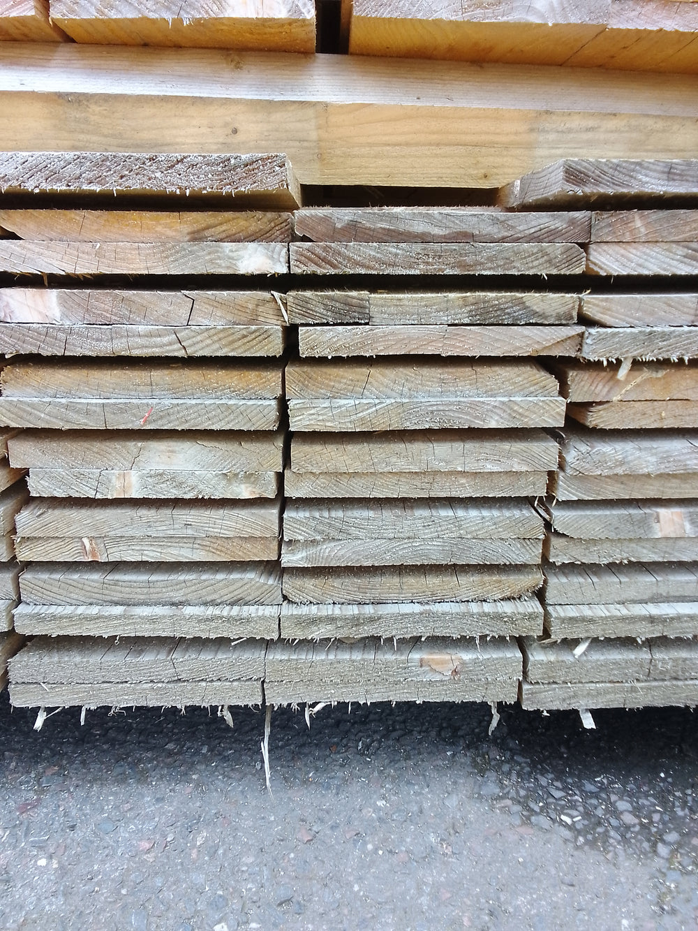 Planche epicéa classe 2 bois grisé - 18x175 - L=3m (brut de sciage)