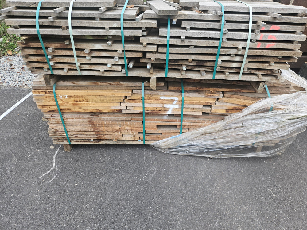 Planche chêne bois massif ép. 27mm - l.110 à 210 mm - L 0,4 à 1,1m (brut de sciage)
