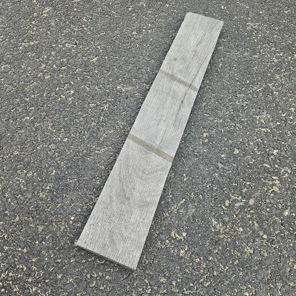 Planche chêne bois massif ép. 27mm - l.110 à 210 mm - L 0,4 à 1,1m (brut de sciage)