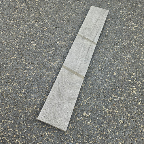 Planche chêne bois massif ép. 27mm - l.110 à 210 mm - L 0,4 à 1,1m (brut de sciage)