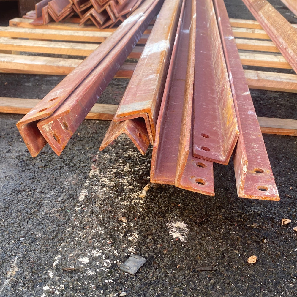 Profilé cornière acier rouge - 50 x 50 x 4 mm - L=5.5m