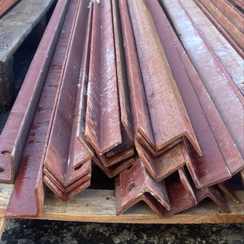 Profilé cornière acier rouge - 50 x 50 x 4 mm - L=2.9m