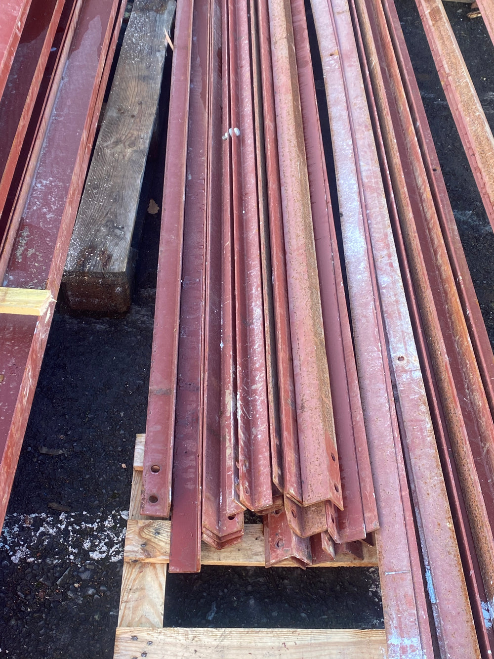 Profilé cornière acier rouge - 50 x 50 x 4 mm - L=4.8m