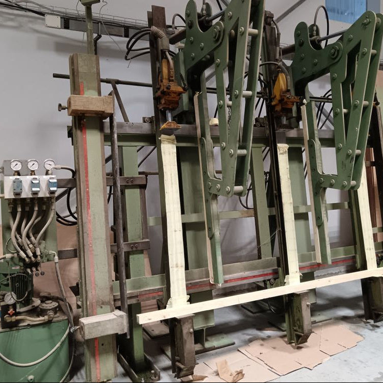 Presse à panneaux – Maweg