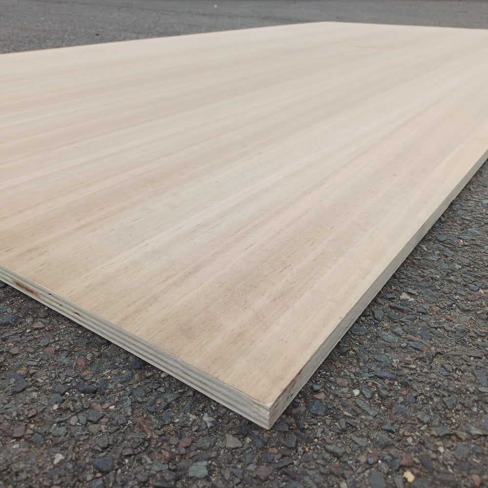 Contreplaqué décoratif en peuplier avec faces en placage eucalyptus globulus - 2500 x 1220 x 18mm
