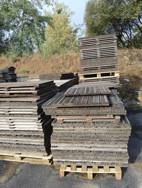 Dalle de terrasse bois exo rouge - 1000 x 1000 x 21 mm