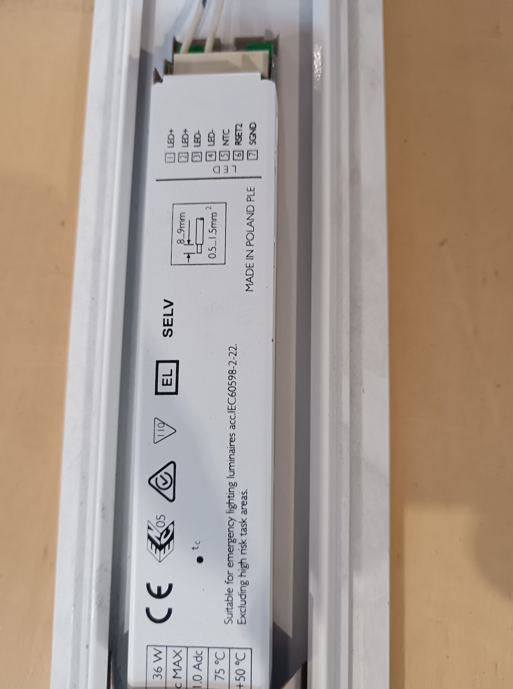 Réglette LED  - 1190 x 95 x 40 mm