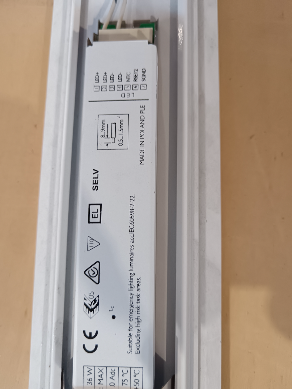 Réglette LED  - 1190 x 60 x 40 mm