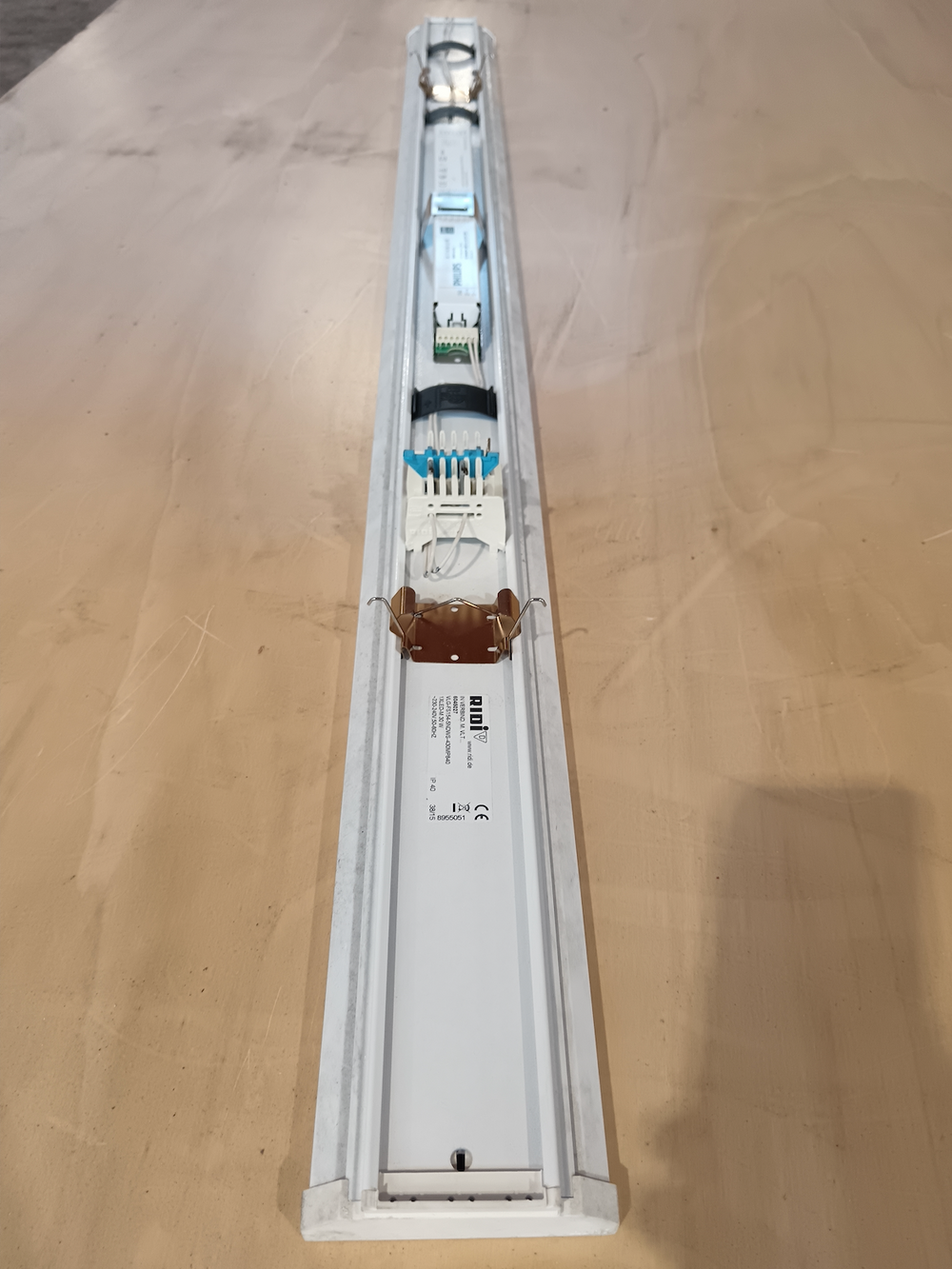 Réglette LED  - 1190 x 60 x 40 mm