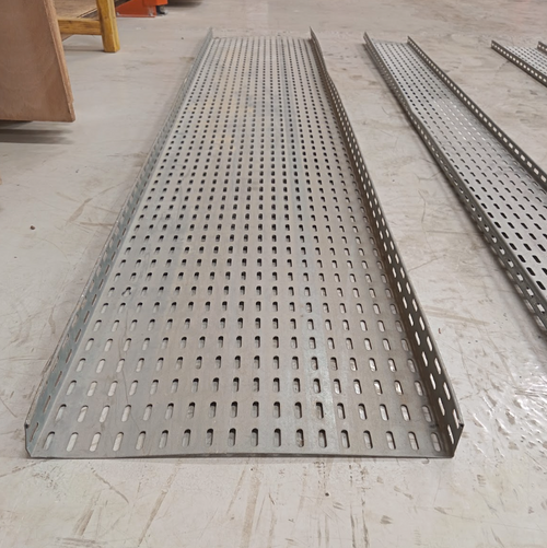 Chemin de câble acier - 2700 x 430 x 75 mm (dalle)