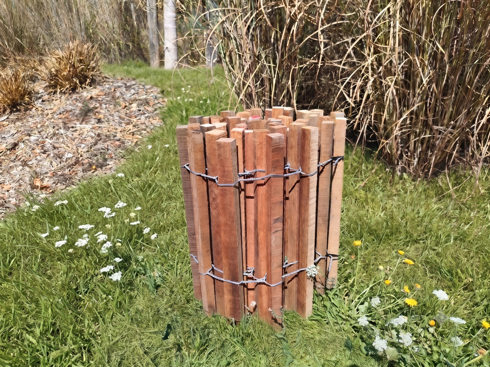 Ganivelle bois massif bois exotique rouge - hauteur 50 cm - L=5m - non appointée (ecart 6/7 cm)