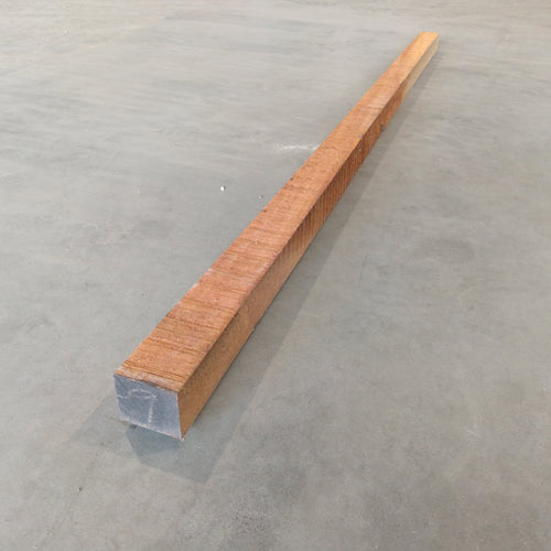 Lambourde bois exotique rouge - l.30 à 90mm - ép.65 à 75mm - L=2.2m (brut de sciage)