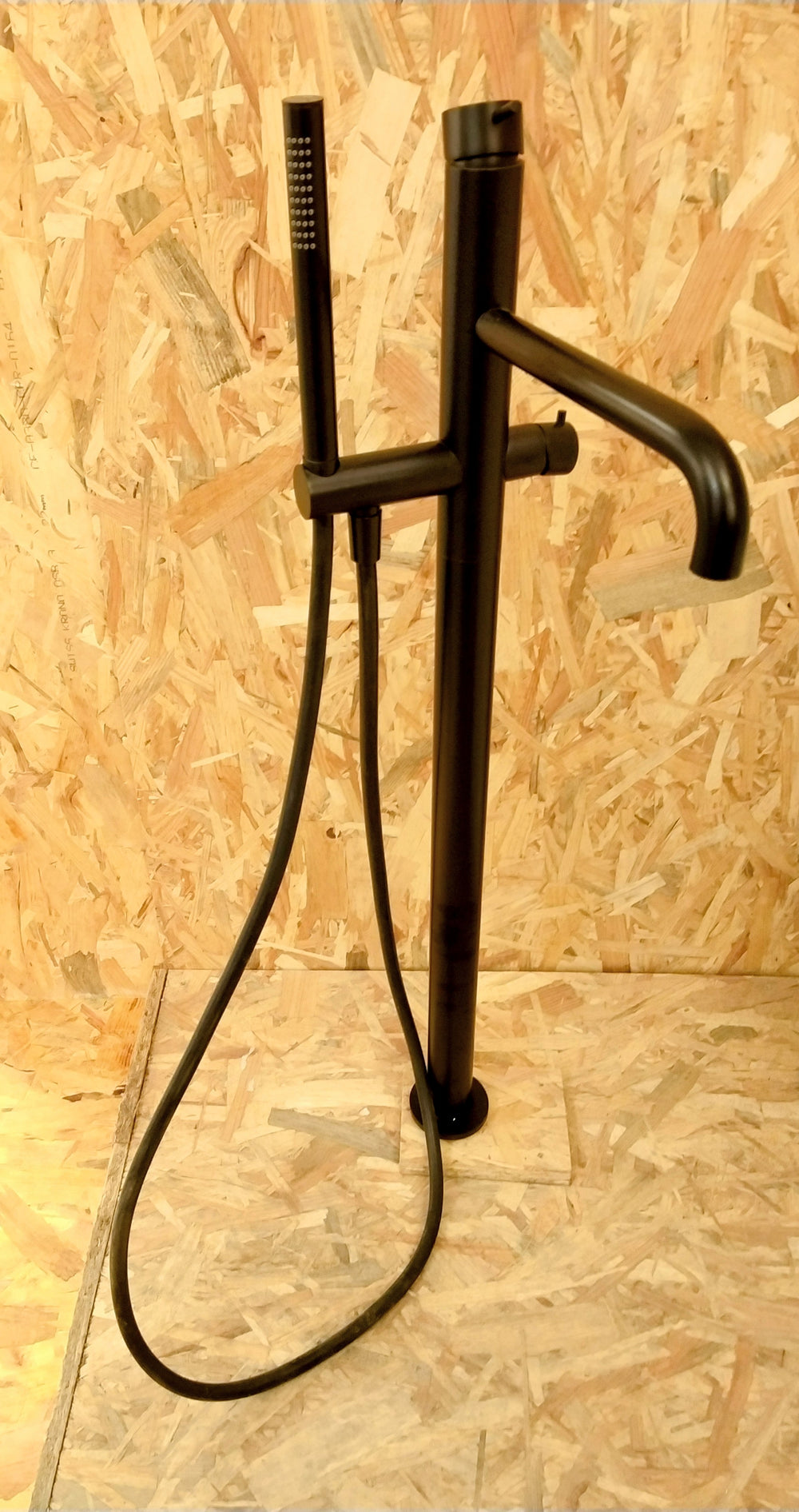 Mélangeur baignoire autoportant avec douchette - noir Procasa Finn - Réf. ULTIMKRFI00054