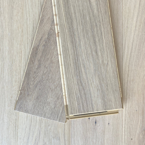 Parquet Contrecollé chêne 1 frise brossé verni mat blanchi BC8-DBE1-L05-BLR-K14155-M (declassé)