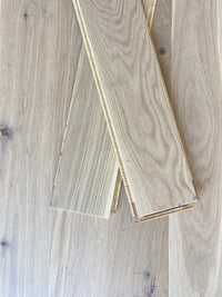 Parquet Contrecollé chêne 1 frise brossé 1092x130x14mm, verni mat blanchi (déclassé)