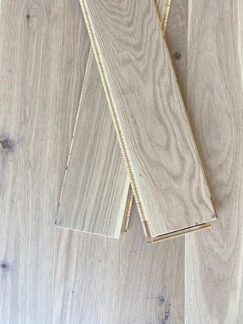 Parquet Contrecollé chêne 1 frise brossé, verni mat blanchi (déclassé)