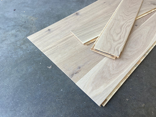 Parquet Contrecollé chêne 1 frise brossé, verni mat blanchi (déclassé)