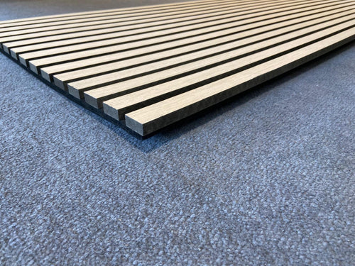 Panneau acoustique tasseau MDF décor chêne clair 2440 x 600 x 15mm - feutrine 6mm (1 unité)