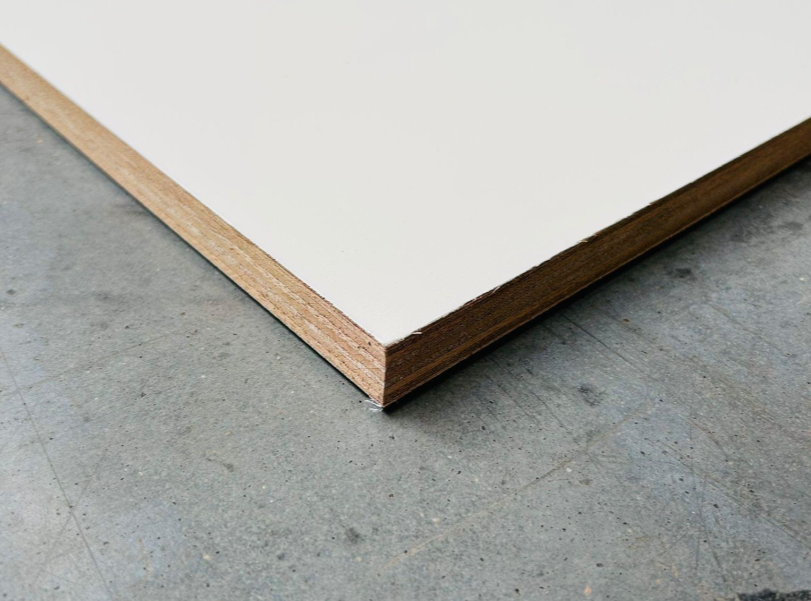 Contreplaqué Marine Okoumé pré-peint Blanc Primallin - 2500 x 1220 x 20 mm (défaut visuel)
