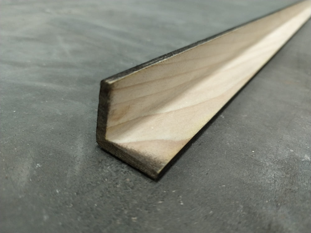 Baguette d'angle sapin bois brûlé - 27,5x27,5 - L=2,5m