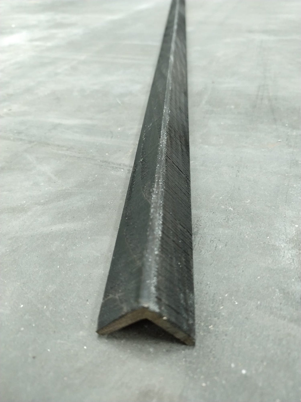 Baguette d'angle sapin bois brûlé - 27,5x27,5 - L=2,5m