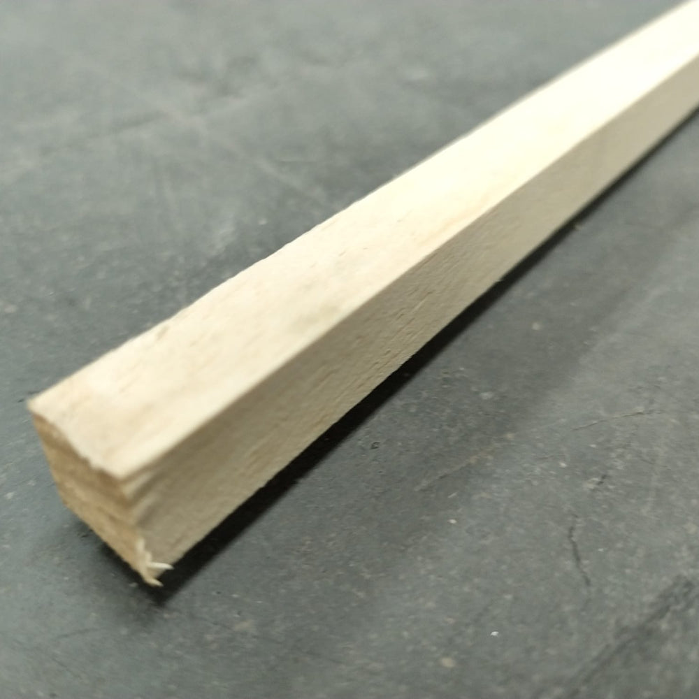 Carrelet bois exotique blanc - 12 x 12 mm - L=2,4m