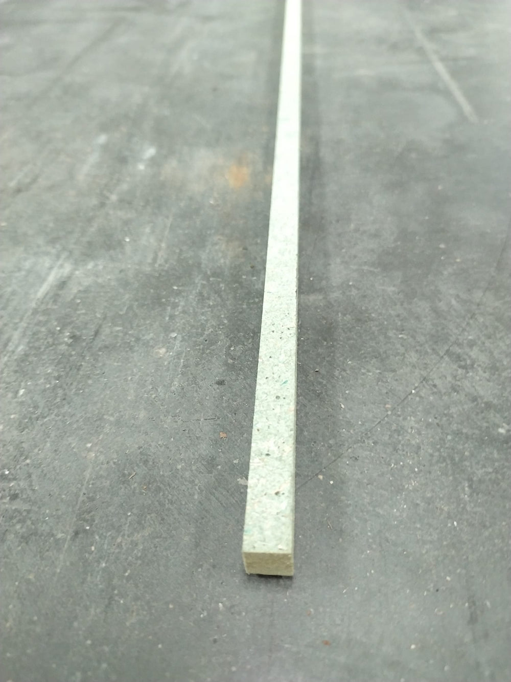 Carrelet MDF Hydrofuge - 9 x 9 mm - L=2,44m