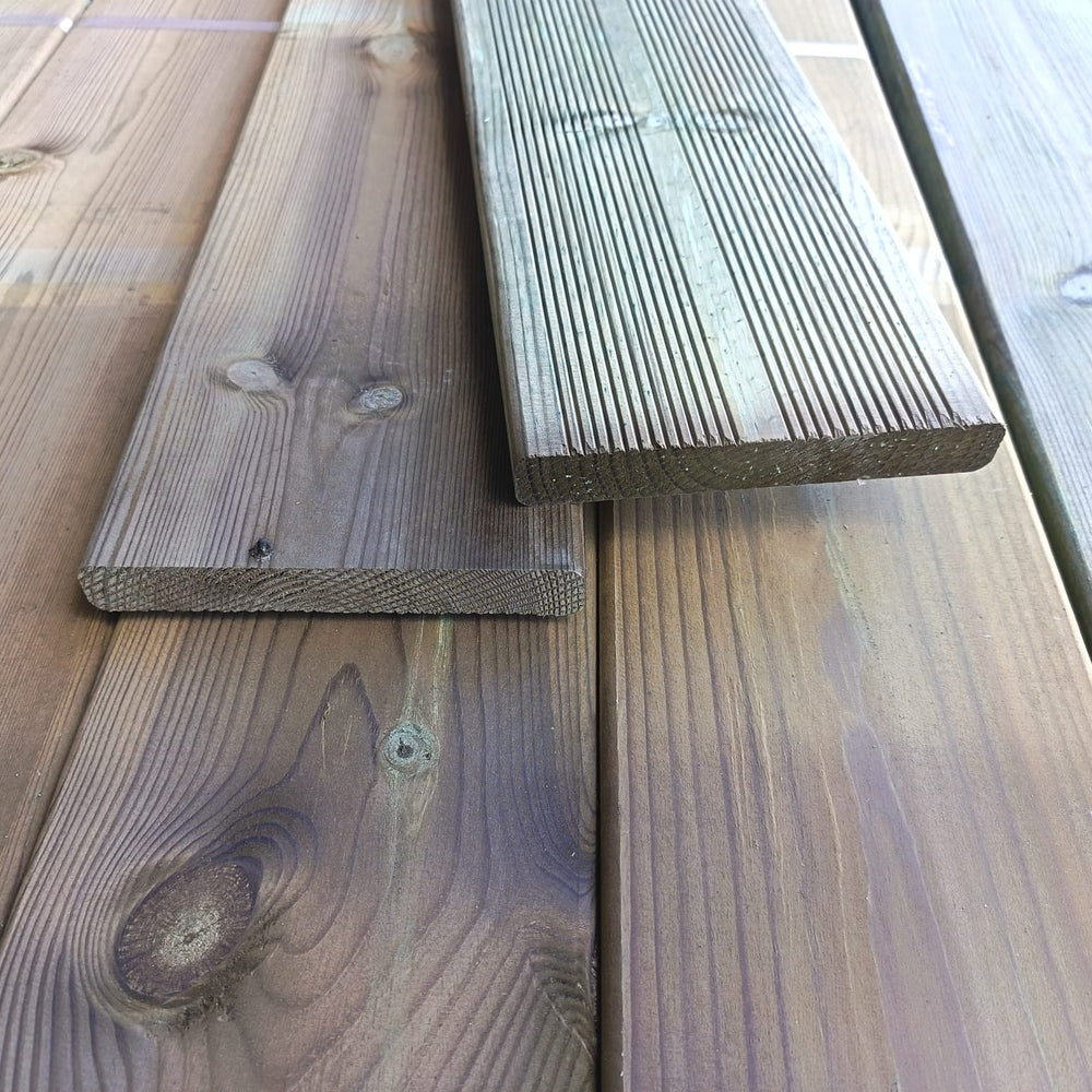 Lame de terrasse pin classe 4 vert - 21x145 - L=2,4m (Choix A)
