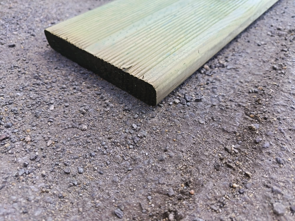 Lame de terrasse pin classe 4 vert - 21x145 - L=2,4m (Choix A)