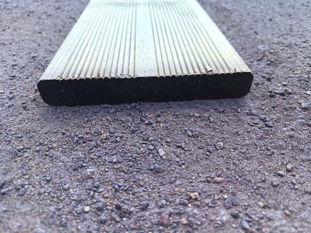 Lame de terrasse pin classe 4 vert - 21x145 - L=2,4m (Choix A)