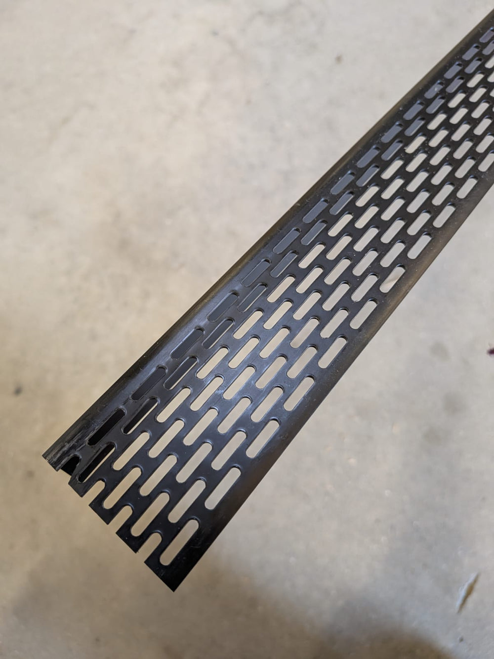 Profils de ventilation / Grille anti-rongeur grise anthracite 30 x 50 x 2500mm UBBINK
