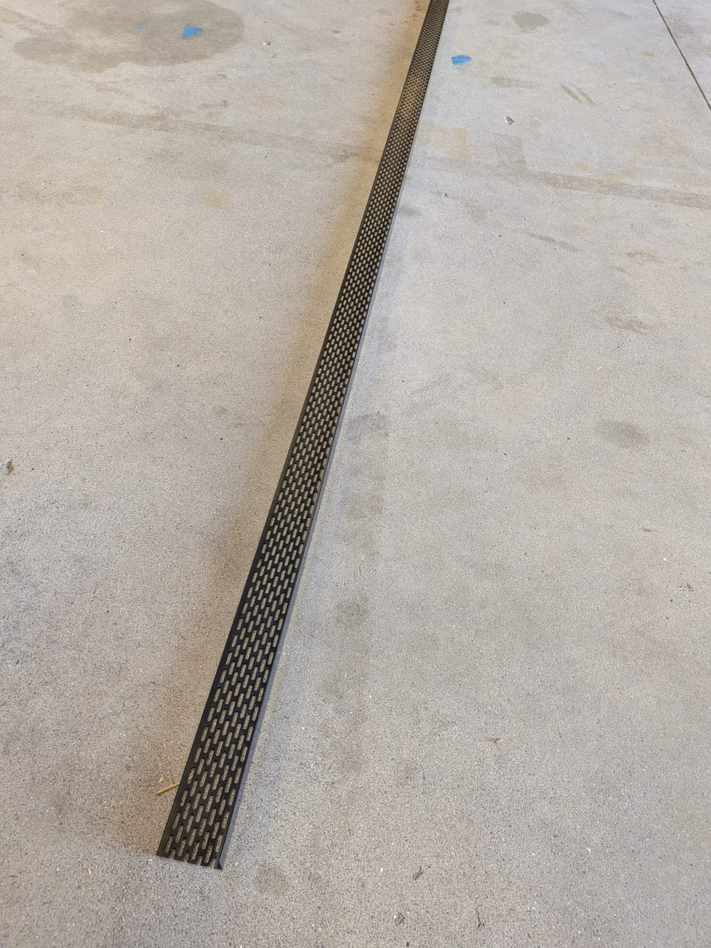 Profils de ventilation / Grille anti-rongeur grise anthracite 30 x 50 x 2500mm UBBINK