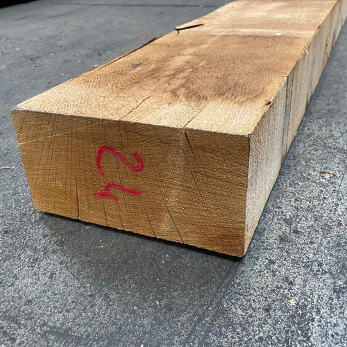 Traverse paysagère en chêne 100 x 200 mm, longueur 1,4 m, gros plan sur l'extrémité