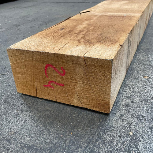 Traverse paysagère en chêne 100 x 200 mm, longueur 1,6 m, gros plan sur l'extrémité
