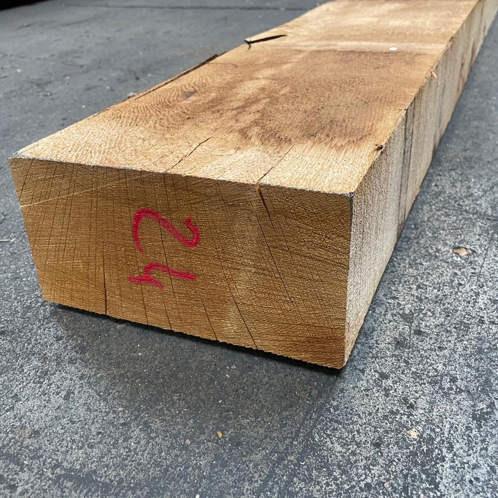 Traverse paysagère en chêne 100 x 200 mm, longueur 1,8 m, gros plan sur l'extrémité