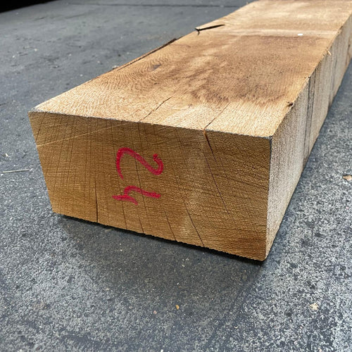 Traverse paysagère en chêne 100 x 200 mm, longueur 2,1 m, gros plan sur l'extrémité