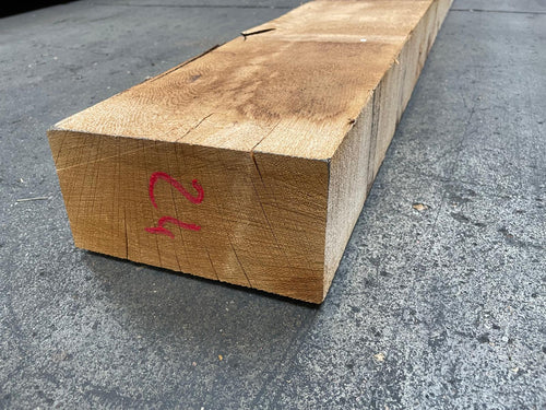 Traverse paysagère en chêne 100 x 200 mm, longueur 2,7 m, gros plan sur l'extrémité